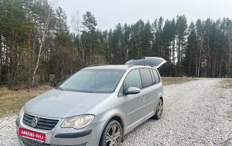 Volkswagen Touran III, 2009 год, 800 000 рублей, 4 фотография