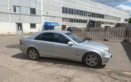 Mercedes-Benz C-Класс, 2005 год, 850 000 рублей, 3 фотография