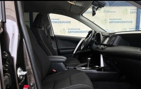 Toyota RAV4, 2018 год, 2 800 000 рублей, 10 фотография
