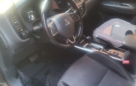 Mitsubishi Outlander III рестайлинг 3, 2019 год, 1 850 000 рублей, 6 фотография