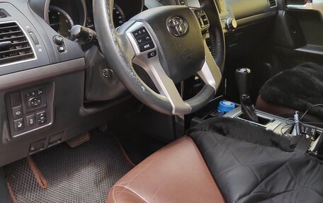 Toyota Land Cruiser Prado 150 рестайлинг 2, 2016 год, 4 100 000 рублей, 4 фотография