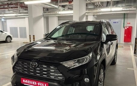 Toyota RAV4, 2021 год, 3 499 000 рублей, 3 фотография