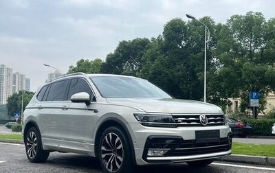 Volkswagen Tiguan II, 2020 год, 2 700 000 рублей, 1 фотография