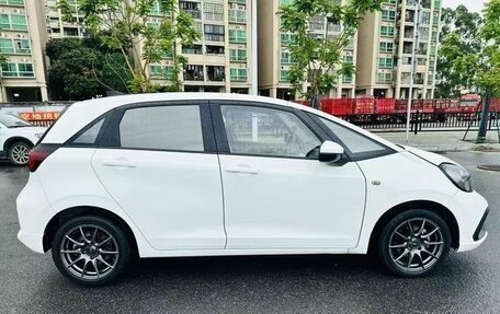 Honda Fit, 2021 год, 1 100 000 рублей, 4 фотография
