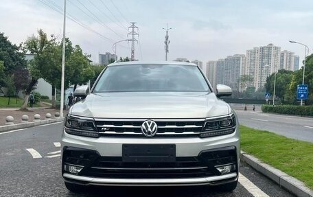 Volkswagen Tiguan II, 2020 год, 2 700 000 рублей, 5 фотография