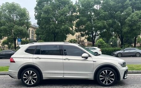 Volkswagen Tiguan II, 2020 год, 2 700 000 рублей, 6 фотография