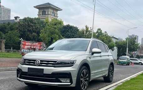 Volkswagen Tiguan II, 2020 год, 2 700 000 рублей, 3 фотография