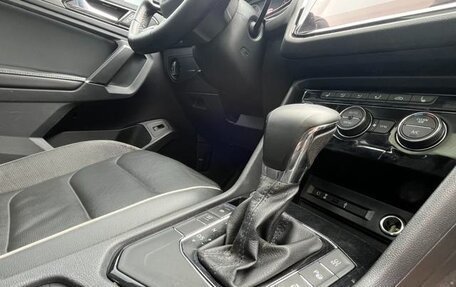 Volkswagen Tiguan II, 2020 год, 2 700 000 рублей, 18 фотография