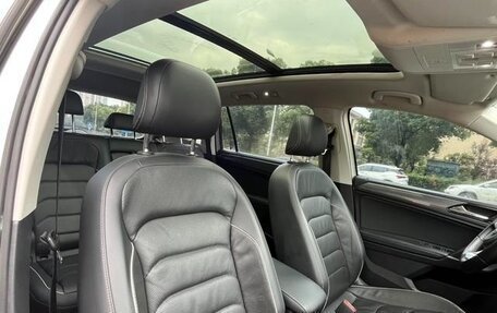 Volkswagen Tiguan II, 2020 год, 2 700 000 рублей, 17 фотография