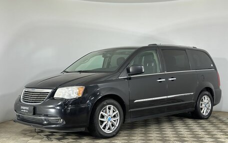 Chrysler Voyager IV, 2013 год, 1 800 000 рублей, 1 фотография