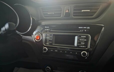 KIA Rio III рестайлинг, 2015 год, 1 050 000 рублей, 12 фотография