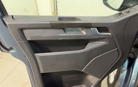 Volkswagen Multivan T6 рестайлинг, 2019 год, 2 999 800 рублей, 6 фотография