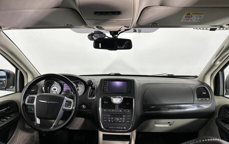 Chrysler Voyager IV, 2013 год, 1 800 000 рублей, 7 фотография