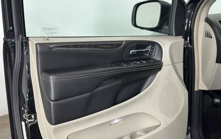 Chrysler Voyager IV, 2013 год, 1 800 000 рублей, 8 фотография