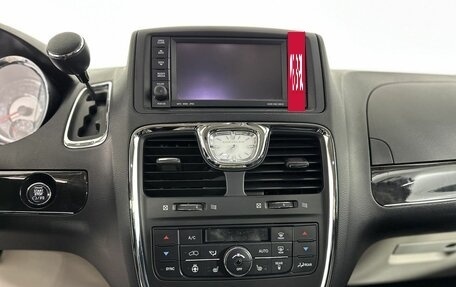 Chrysler Voyager IV, 2013 год, 1 800 000 рублей, 12 фотография