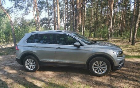 Volkswagen Tiguan II, 2018 год, 1 960 000 рублей, 2 фотография