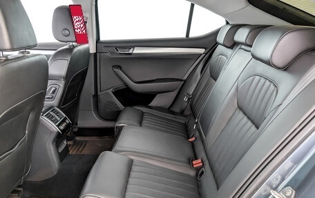 Skoda Superb III рестайлинг, 2018 год, 1 900 000 рублей, 12 фотография