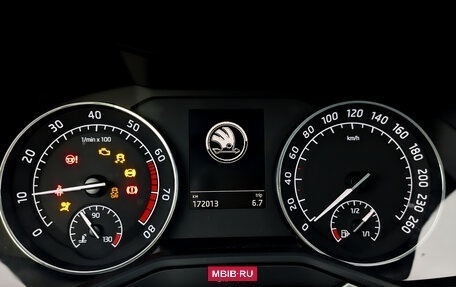 Skoda Superb III рестайлинг, 2018 год, 1 900 000 рублей, 13 фотография
