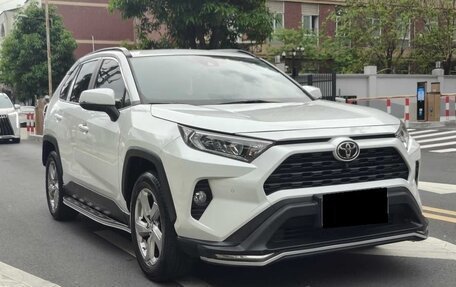 Toyota RAV4, 2021 год, 2 580 000 рублей, 3 фотография