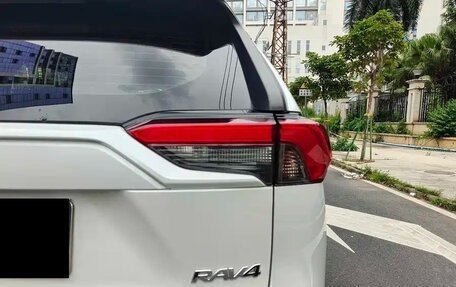 Toyota RAV4, 2021 год, 2 580 000 рублей, 8 фотография