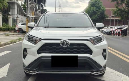 Toyota RAV4, 2021 год, 2 580 000 рублей, 2 фотография