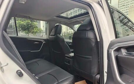 Toyota RAV4, 2021 год, 2 580 000 рублей, 19 фотография