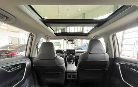 Toyota RAV4, 2024 год, 4 490 000 рублей, 9 фотография
