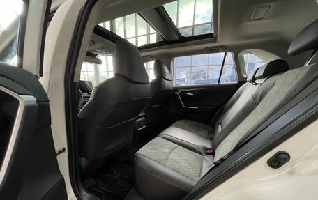 Toyota RAV4, 2024 год, 4 490 000 рублей, 7 фотография
