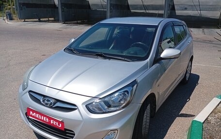 Hyundai Solaris II рестайлинг, 2011 год, 835 000 рублей, 2 фотография
