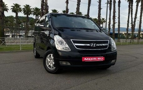 Hyundai Grand Starex Grand Starex I рестайлинг 2, 2012 год, 1 950 000 рублей, 2 фотография
