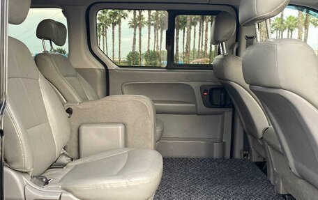 Hyundai Grand Starex Grand Starex I рестайлинг 2, 2012 год, 1 950 000 рублей, 13 фотография