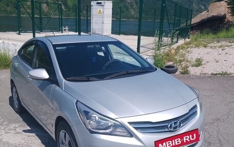 Hyundai Solaris II рестайлинг, 2015 год, 1 200 000 рублей, 2 фотография