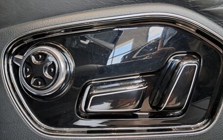 Audi A8, 2013 год, 1 977 000 рублей, 25 фотография