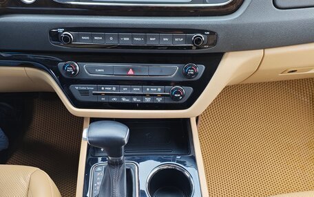 KIA Carnival III, 2019 год, 3 400 000 рублей, 17 фотография