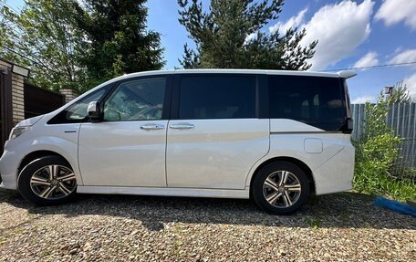Honda Stepwgn IV, 2017 год, 2 550 000 рублей, 2 фотография