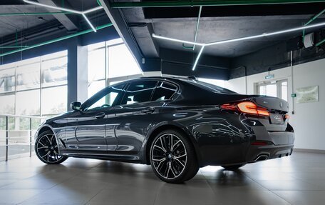BMW 5 серия, 2021 год, 7 100 000 рублей, 4 фотография
