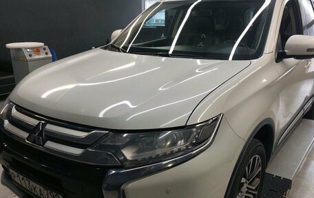 Mitsubishi Outlander III рестайлинг 3, 2017 год, 1 697 000 рублей, 3 фотография