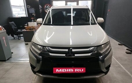 Mitsubishi Outlander III рестайлинг 3, 2017 год, 1 697 000 рублей, 2 фотография