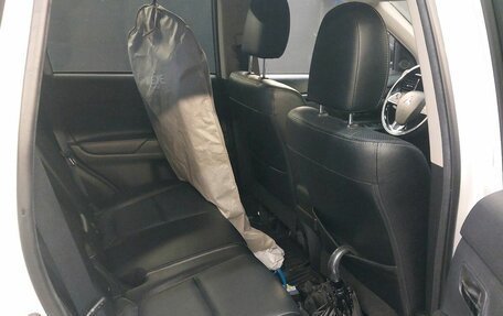 Mitsubishi Outlander III рестайлинг 3, 2017 год, 1 697 000 рублей, 19 фотография