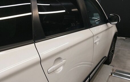 Mitsubishi Outlander III рестайлинг 3, 2017 год, 1 697 000 рублей, 18 фотография
