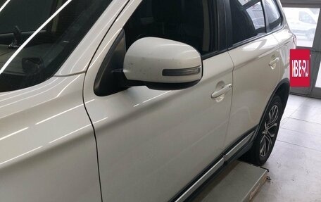 Mitsubishi Outlander III рестайлинг 3, 2017 год, 1 697 000 рублей, 20 фотография