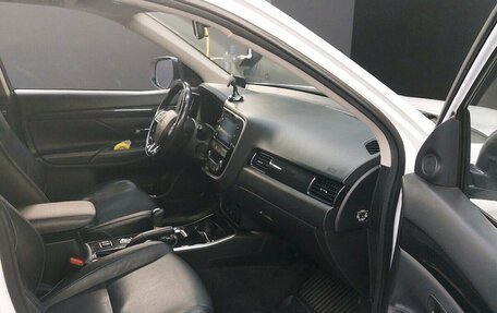 Mitsubishi Outlander III рестайлинг 3, 2017 год, 1 697 000 рублей, 28 фотография