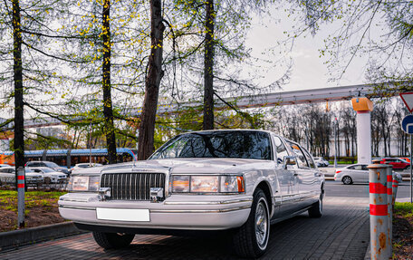 Lincoln Town Car II, 1993 год, 10 000 000 рублей, 3 фотография