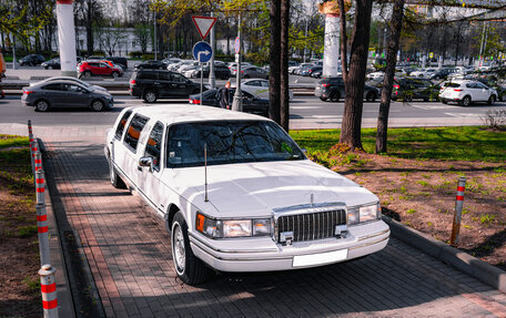 Lincoln Town Car II, 1993 год, 10 000 000 рублей, 2 фотография