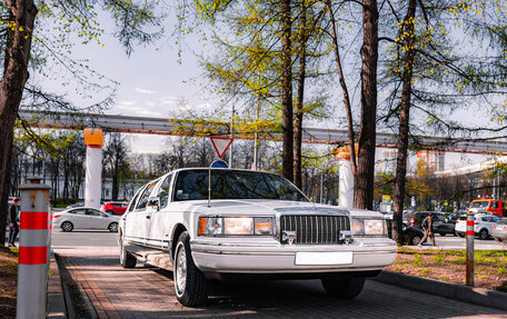 Lincoln Town Car II, 1993 год, 10 000 000 рублей, 8 фотография