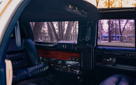Lincoln Town Car II, 1993 год, 10 000 000 рублей, 11 фотография