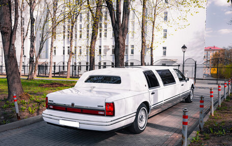 Lincoln Town Car II, 1993 год, 10 000 000 рублей, 12 фотография