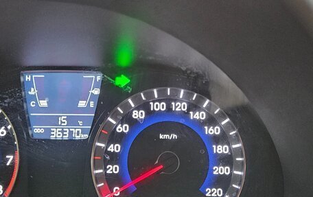 Hyundai Solaris II рестайлинг, 2012 год, 1 000 000 рублей, 2 фотография