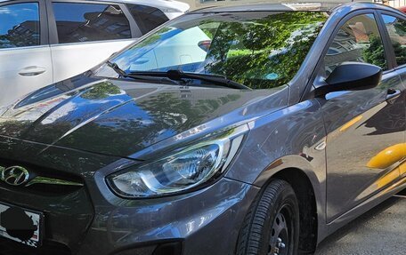 Hyundai Solaris II рестайлинг, 2012 год, 1 000 000 рублей, 3 фотография