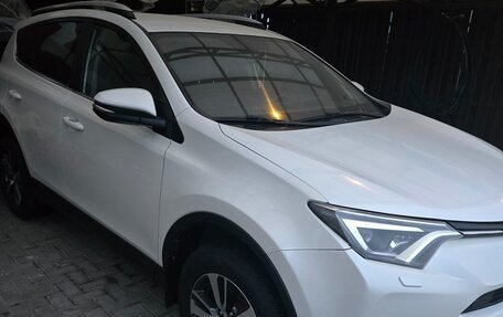 Toyota RAV4, 2018 год, 2 600 000 рублей, 2 фотография
